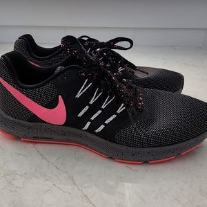Womens Nike Run Swift shoes